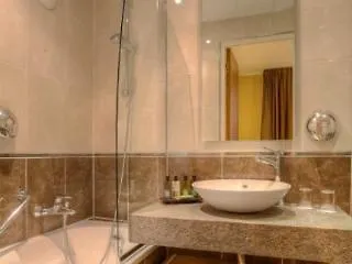 Oratio 3* Paris