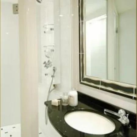 Gaillon Opera Hotel 3*