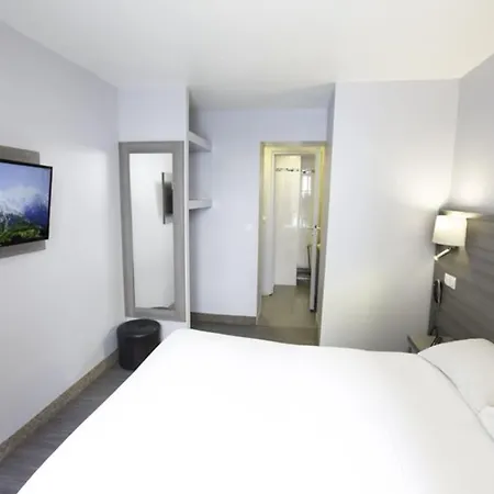 Отель Hipotel Pere-lachaise Republique 3*
