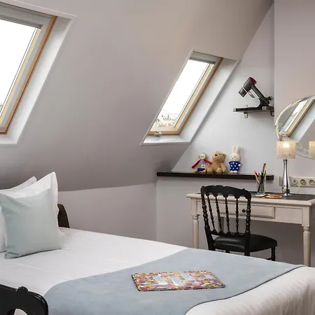 Plaza Elysees 4* Париж