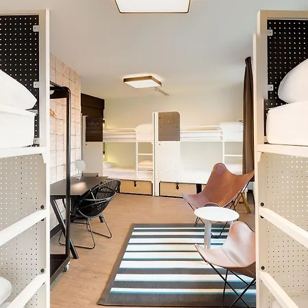 Hostel Generator Paris