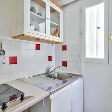 Mezzanine Studio In The 20th District Apartment Paris