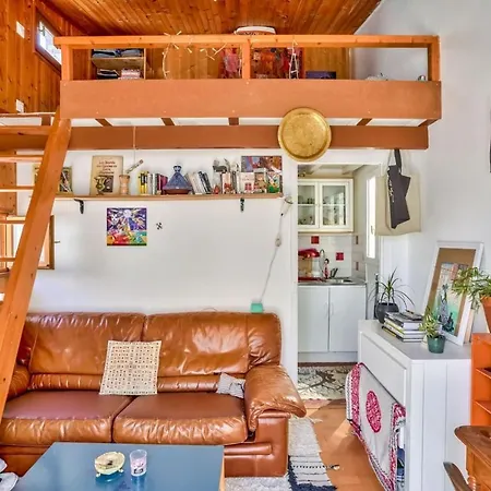 Mezzanine Studio In The 20th District