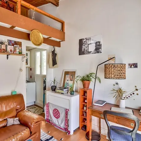 Mezzanine Studio In The 20th District * Paris