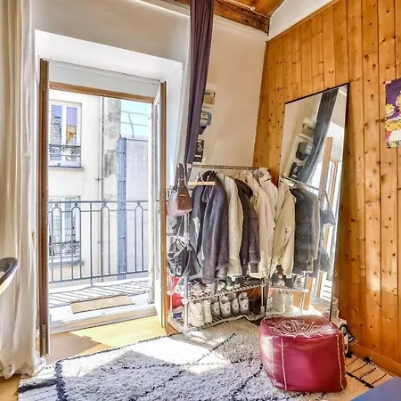 Mezzanine Studio In The 20th District