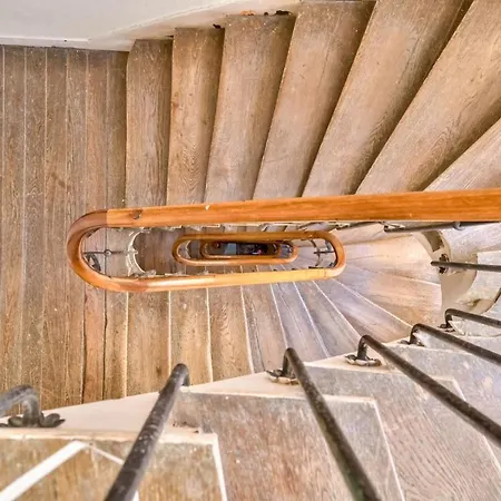 Apartment Mezzanine Studio In The 20th District Paris