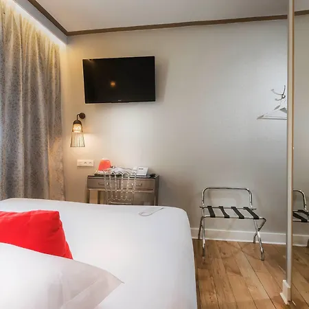 Eiffel Segur Hotell 3*