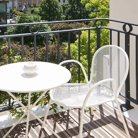 Perpetual Elysee Montaigne Hotel Paris