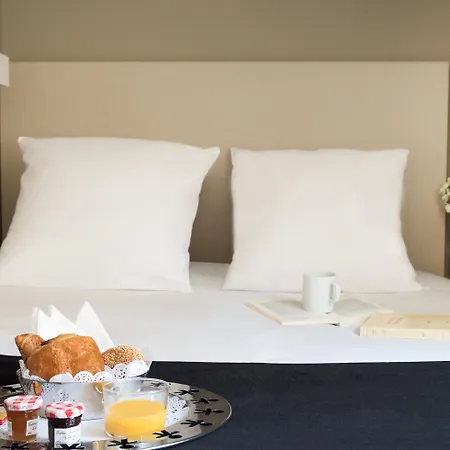 Helzear Etoile Hotel