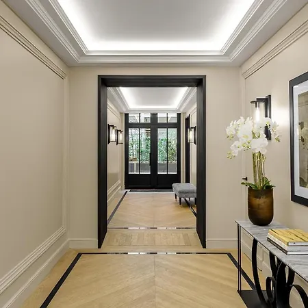 Aparthotel Black Door