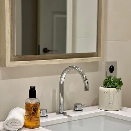 Aparthotel Black Door 5*