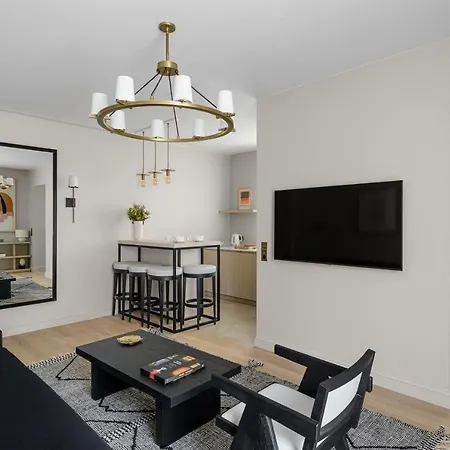 Aparthotel Black Door 5*