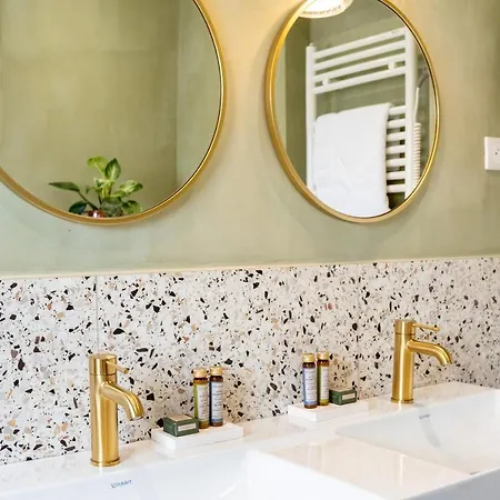 Queens Boutique Hotel 3*