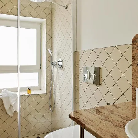 New Lafayette Hotel 4*