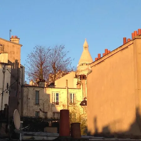 Montmartre Bright & Quiet パリ