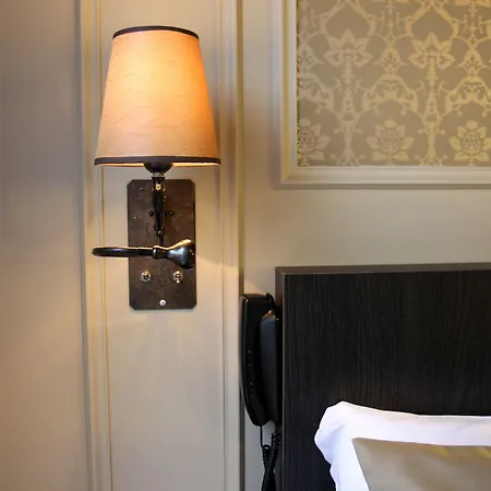Western Le Montmartre - Saint Pierre Hotell 3*