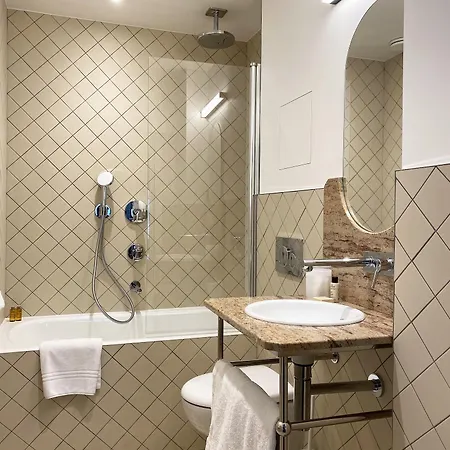 New Lafayette Hotel 4*