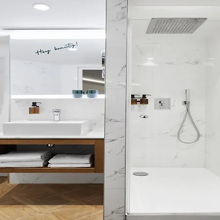 Petit Lafayette Hotel Paris