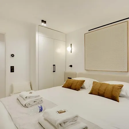 Apartment Chic Parisian Retreat 2-bedroom In The Vibrant 10th Arrond *