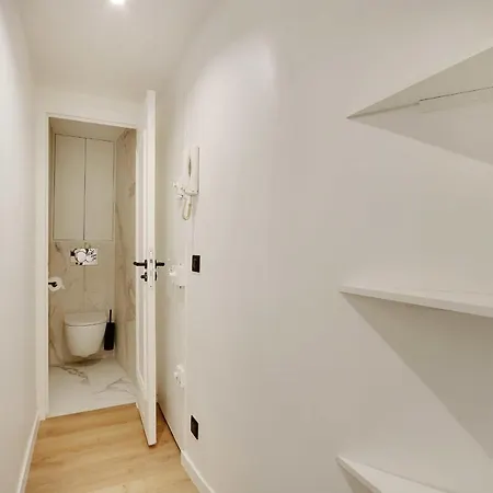 Apartment Chic Parisian Retreat 2-bedroom In The Vibrant 10th Arrond *