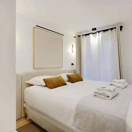 Chic Parisian Retreat 2-bedroom In The Vibrant 10th Arrond Apartment Paris