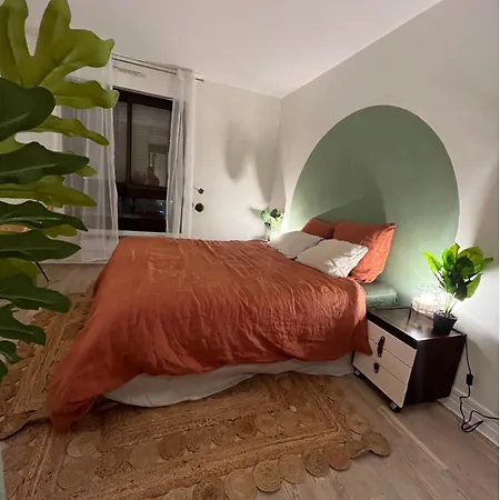 Parisian Cocoon- Luxembourg Garden- Independant باريس