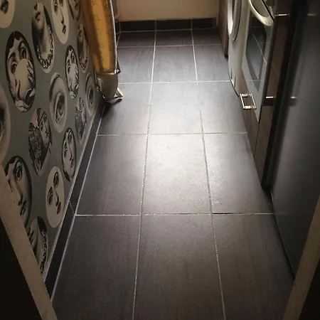 Stylish Flat With Balcony Facing South بيت ضيافة