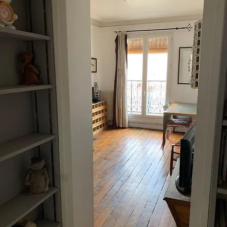 بيت ضيافة Stylish Flat With Balcony Facing South *