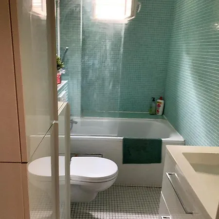 بيت ضيافة Stylish Flat With Balcony Facing South *