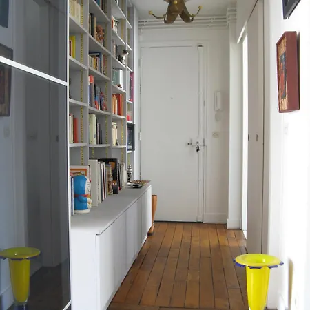 بيت ضيافة Stylish Flat With Balcony Facing South