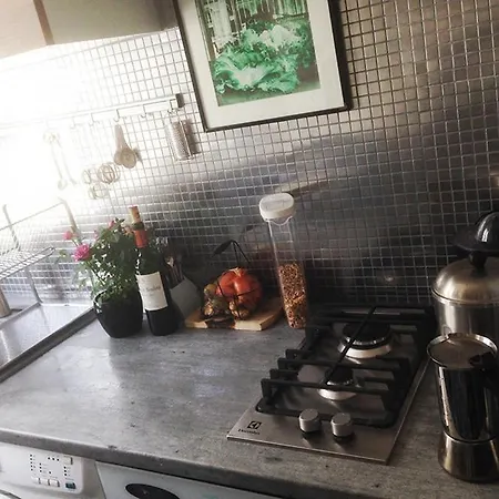 بيت ضيافة Stylish Flat With Balcony Facing South باريس