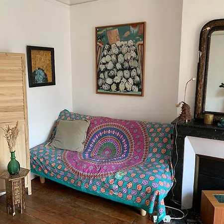 Stylish Flat With Balcony Facing South * باريس