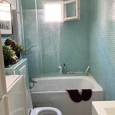 Stylish Flat With Balcony Facing South * باريس