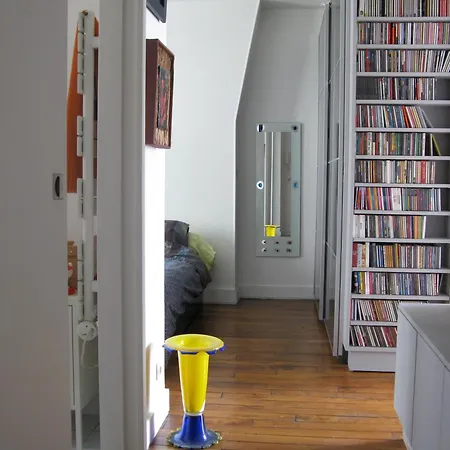Stylish Flat With Balcony Facing South بيت ضيافة *