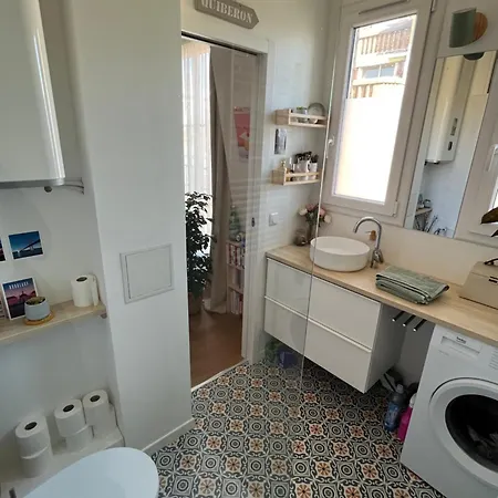 Deux Pieces Typiquement Parisien باريس