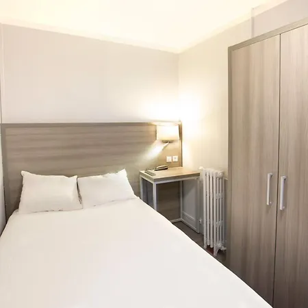 Отель Hipotel Pere-lachaise Republique 3*