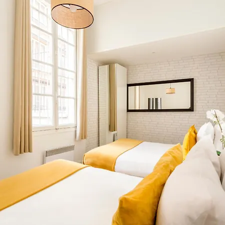 Cozy - Louvre - Clery Paryż
