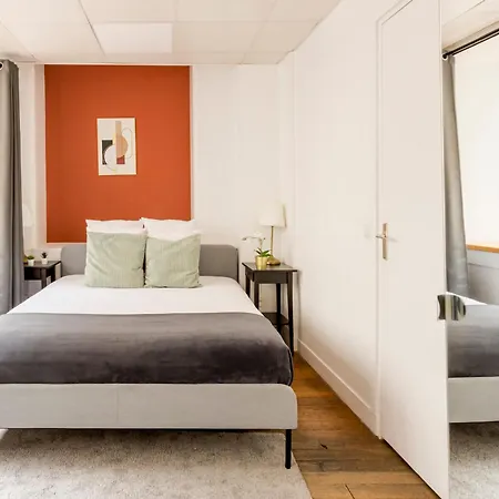 Cozy - Louvre - Clery Paryż