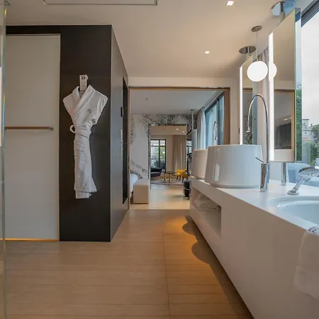 Le Cinq Codet Hotel 5*
