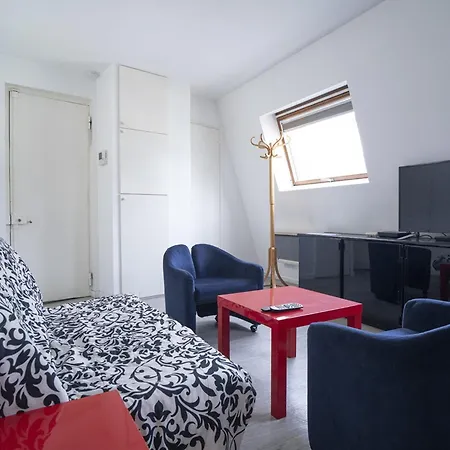 Comfortable In The Heart Of * Paris