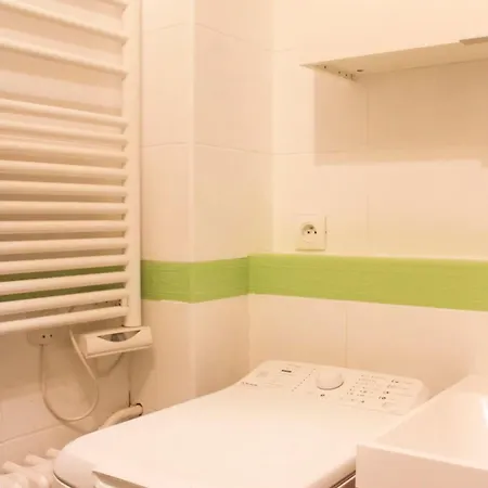 Spacious Family Nest Facing Square Des Epinette * Παρίσι