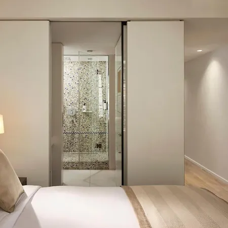 Sofitel Arc De Triomphe 5*