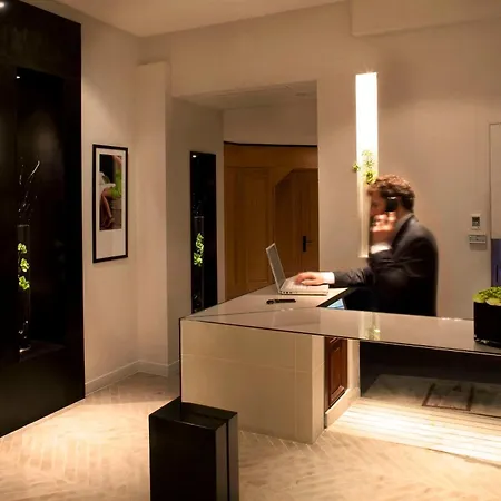 Otel Marceau Champs-elysees
