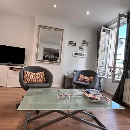 Apartment In Monmartre
