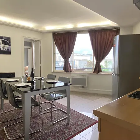 Des Champs Elysees Apartment Paris