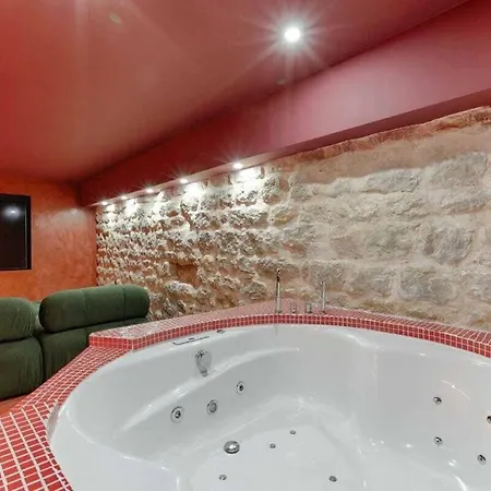 Apartman Les Halles - Luxurious & Colorful 4bd For 16 Guest