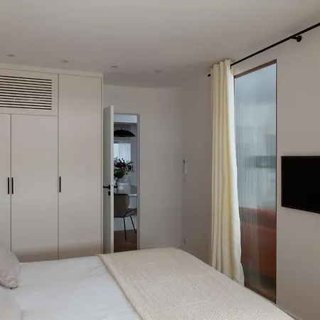 The Place To Be - 3 Bedrooms With Airco Apartman