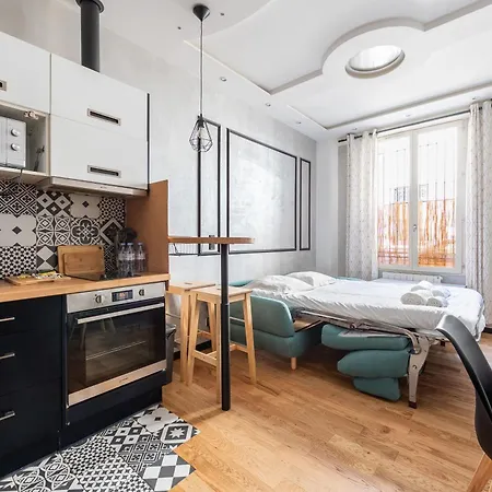 Full-equipped & Near To Subway Apartment