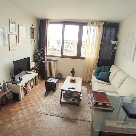 Jolie A 12 Em Apartament *