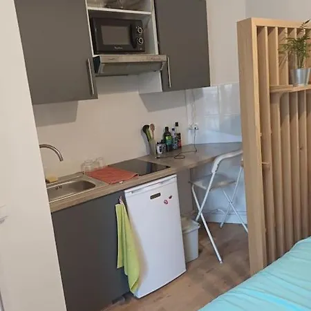 Elegant Pied-a-terre 8eme * باريس